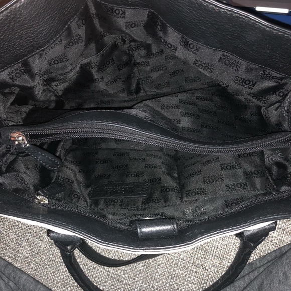 Michael Kors large cross body - Picture 3 of 4